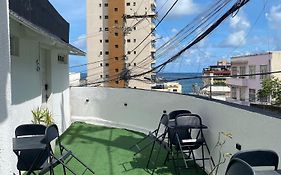 Studio a 160 metros da Praia do Farol da barra l